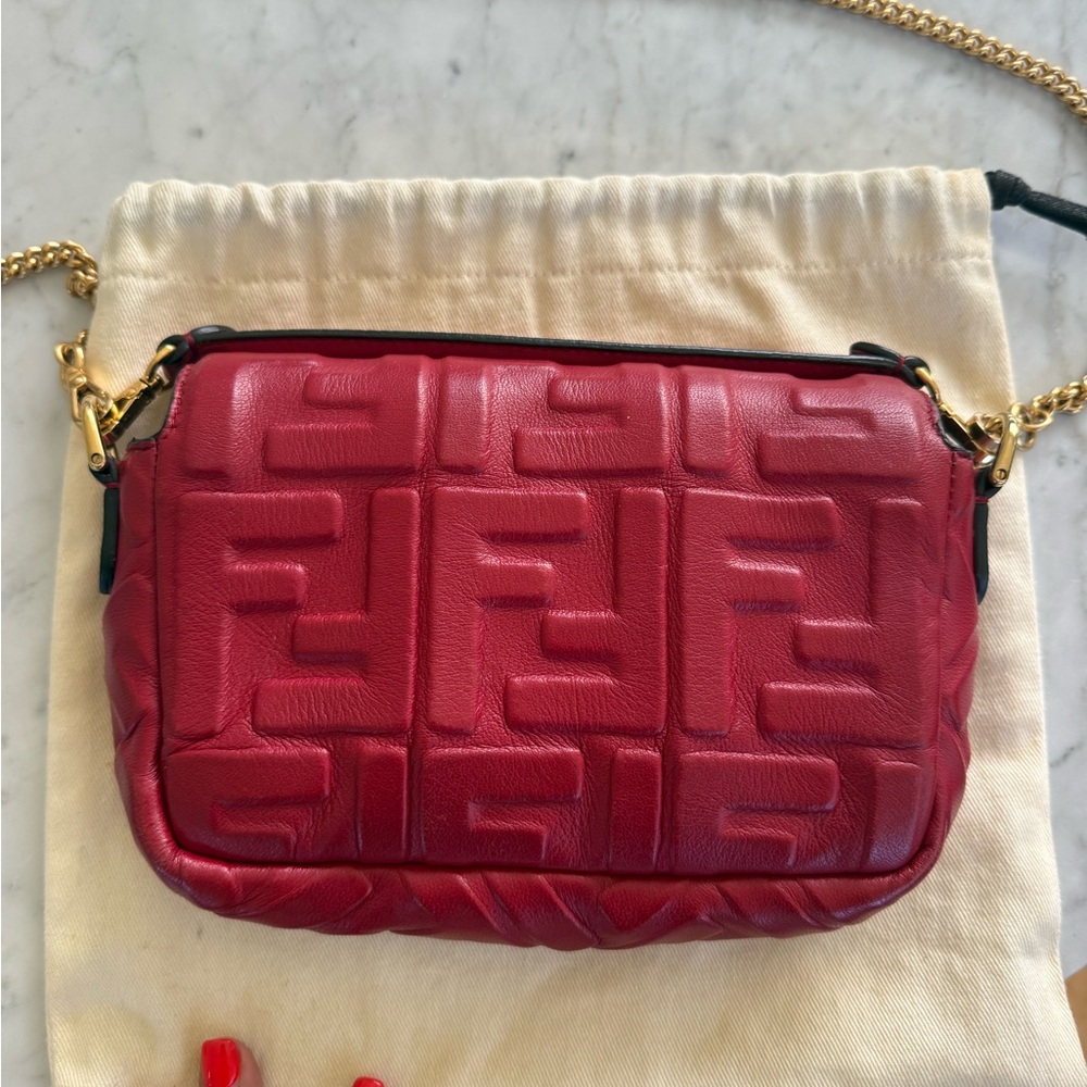 Fendi Baguette Mini Bag 
Red nappa leather bag with FF motif - Picture 10 of 13